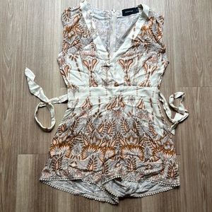 Adorable silky romper NWOT